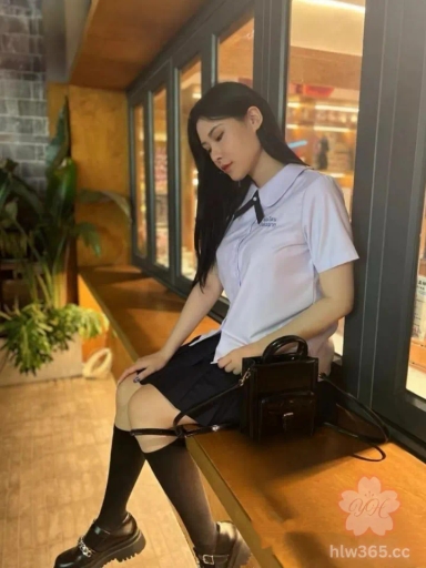 极度骚淫反差高颜值女大学生 健身房勾引教练 家中车内狂野多P三洞全开淫水喷涌！ 1