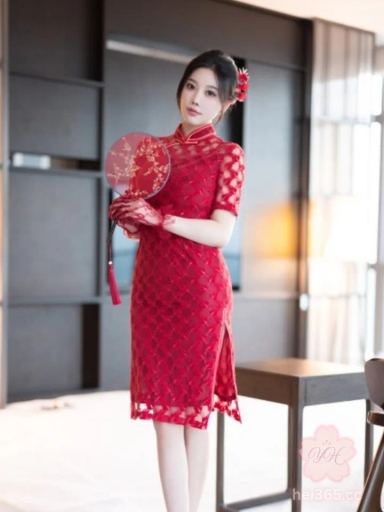秀人网高人气女神 杨晨晨 最新作品新春旗袍 性感美臀撩到心坎里了! 3