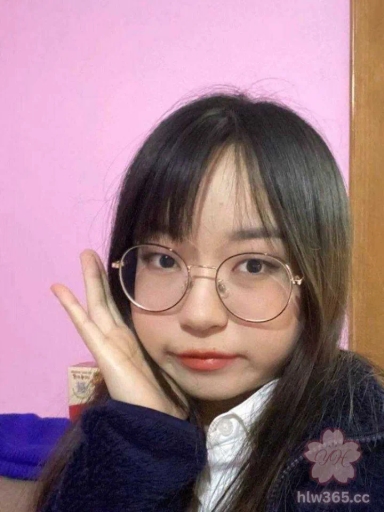 清纯反差眼镜学生私密视图泄密 眼镜也遮不住的清纯气息 床上的反差更是难能可贵 3