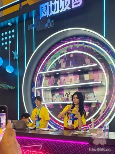 Bilibili World 2025韩国Coser火辣登场 巨乳撩姿被举报 国产Coser不敌下场！ 3