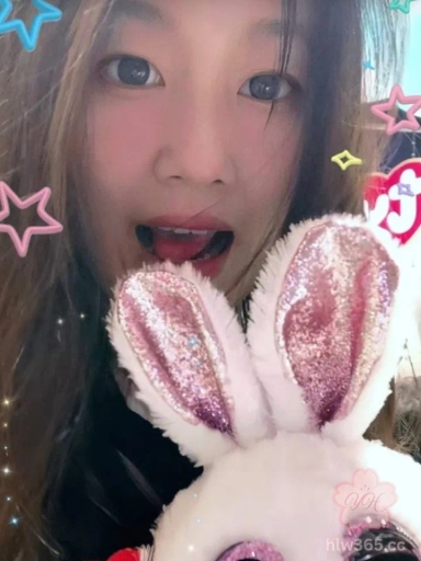 探探上认识的天津女大学生 沈鑫怡 认识没几天就本性显露和网友裸聊自慰展示骚穴！ 2