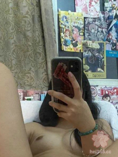 独家爆料 东莞甘晨夕在网上认识小哥哥随便聊几句就能要她裸照 特效给她玩出新花样！ 3