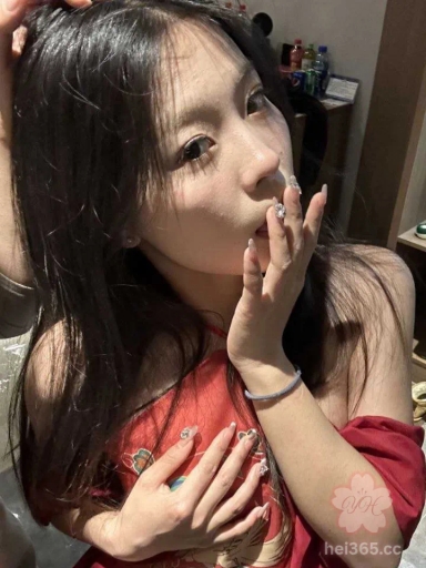 极品妹妹被包养流出 骚的很各种情趣装 户外楼梯间野战 不愧是伺候金主的 太专业了！ 1