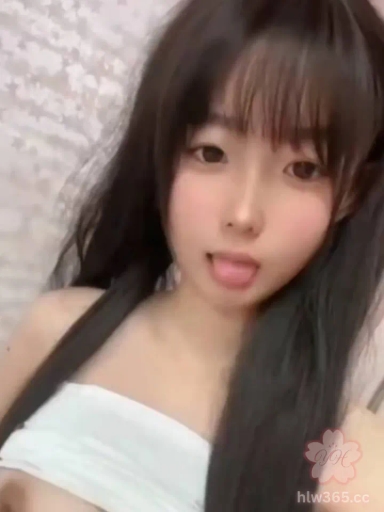 顶级颜值的双马尾小妹妹不穿衣服卖萌 乳房小却饱满 真让人想狠狠蹂躏！ 1
