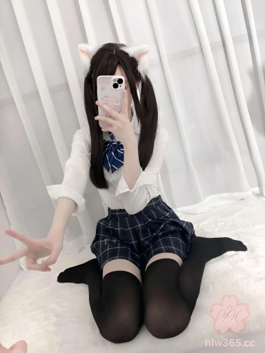 抖音极品萝莉 兰呆呆 身穿各种情趣制服 彰显骚鸡淫荡体制 视频合集流出！ 3