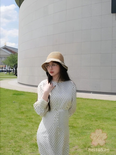 全网首发 还是留学生玩的花 绿帽老公分享自己颜值很高的英国留子眼镜妹范黎多姿势爆操 三洞齐开！ 3