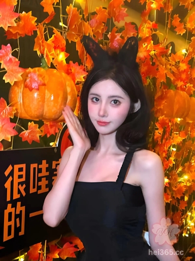 抖音「kk表示不服」直播擦边抖奶热舞，衣服都快被它撑爆了 现大号已被封 3