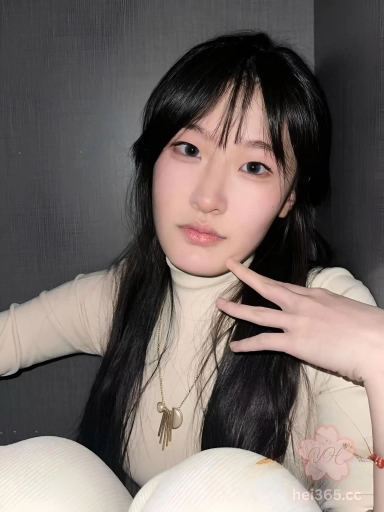 山西太原第二外语学校王心瑶 清纯反差眼镜妹 私下变母狗 揉胸拍视频献金主 粉嫩奶子超诱惑！ 2