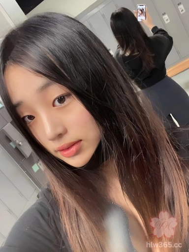 韩国OF女模自慰曝光！嘴里叼红内衣硅胶鸡巴猛插骚穴，狗绳拴颈淫水喷，暴力调教! 1