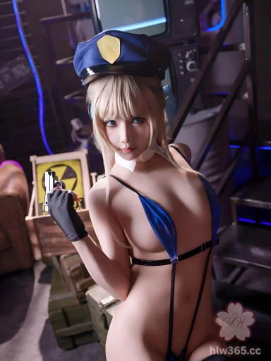高颜值福利姬抱走莫子aa Cosplay飞鸟马时 私密套图视频流出 足控天花板！ 3