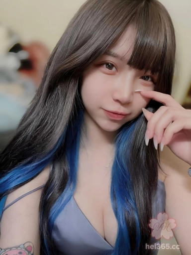 台湾情侣泄密 20万人追踪的小网美和男友之间的私密视讯被曝光 恋爱中就是不一样 洗澡都要视频！ 3