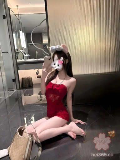 推特红人 冰美式 再次点燃网络，以其大胆约炮极品小模特的香艳故事 3
