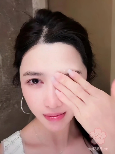 抖音网红超级七七直播洗脸翻车,黑葡萄私密走光被录屏曝光，网友吃瓜high爆! 1