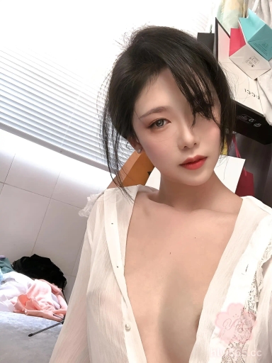 高端定制，极品女神名模，【抖娘利世】，透视雪纺 碎花内衣 定制合集，三点尽露 📣找片不易，传片更难！点点赞给点更新的动力😘 1