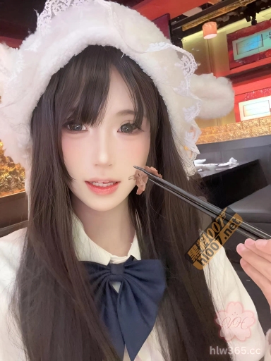 {瓜友投稿 曝光上海极品小萝莉炮友 周雨婷 遇到帅哥就管不住b求操 目前已达成百人斩！}瓜友投稿曝光炮友 20岁上海反差骚货周雨婷 泡酒吧夜店 喜欢cos和穿JK 是个二次元 专挑好看的帅哥勾搭 据认识的人说已经打成百人斩，看着骚样子的确像个性瘾肉便器 2