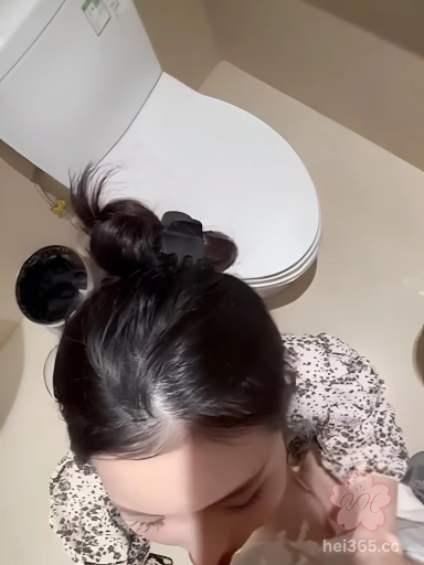 #女老师 #曾玉婷 知三当三  东莞长安实验小学周某男恋爱期间出轨乌沙小学超高颜值美女老师曾玉婷被曝光，两人线上聊骚线下约炮！ 聊天记录评论区 3