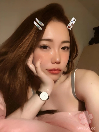 抖音万粉网红【小温蒂】被爆处不雅视频，据说是背着自己男友在外面偷吃其他帅哥大肉棒，口交深喉毒龙吞精简直是样样精通，床上功夫十分了得，伺候得小白脸呻吟不断，完美口活让人直呼受不了 3