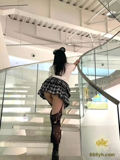 重庆女大学生反差精神小妹 梨梨子 超嫩奶子带乳钉宿舍自拍 跪在地上吃哥哥鸡鸡 极品母狗求操！ 3