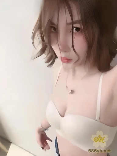 推特短发女神 王火锅 全裸一对一连线金主 粉嫩水滴奶子让人垂涎 2