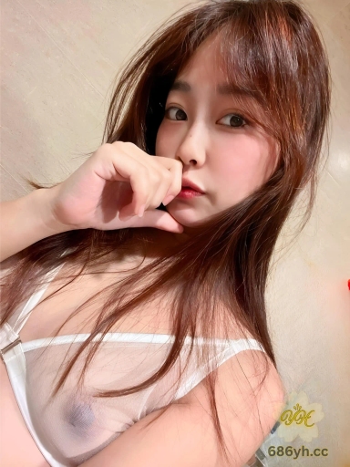 海边当众露出，真的会玩这少妇！ 2