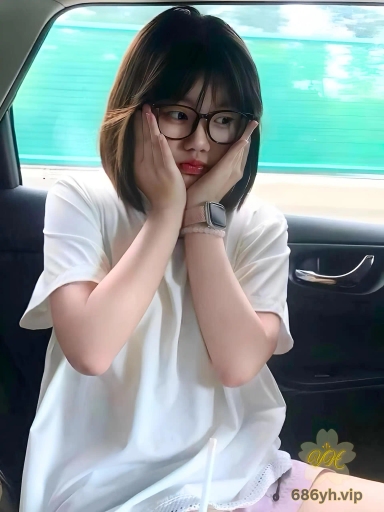又刷到俺们河南妮嘞，确实很中，这小眼镜真是戴到我心里去了！ 2