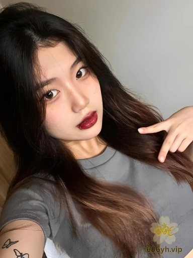 IG1.2万粉丝的极品高颜值小网美 hua 自拍的裸照和发骚视频流出 没想私下竟然这么爱拍裸照! 2