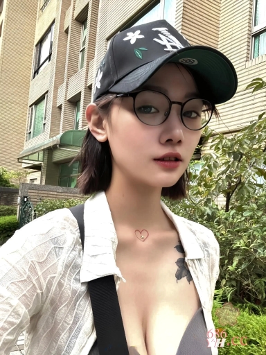 IG小网红 桃园娜美 红色的头发黄色的内心 性瘾严重 非常有料的精神小妹你们爱了吗？ 2