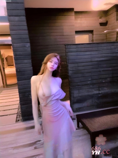 推特高颜值女 Rosesjoo鲤鲤 与土豪的淫乱聚会的视频被泄密 美乳肥臀身姿令很多网友赞叹不已！ 2