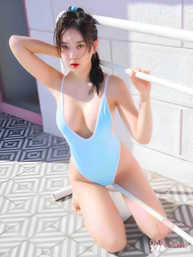 红妆美女Linda最新写真拍摄火辣绽放 薄透红色丝质睡衣曲线毕露 侧卧翘臀若隐若现撩人无限 1