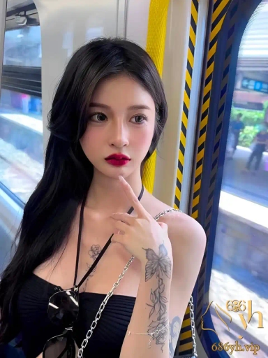 倾国倾城的绝美网红 被前男友出卖不雅视频 纹身石锤身份 馒头逼干起来应该很爽吧 3