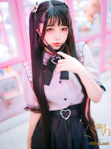 推特COSER 落落Raku特辑！极品女神反差妹 萝莉造型 私密影片 湿润嫩穴极其诱人 ！ 2