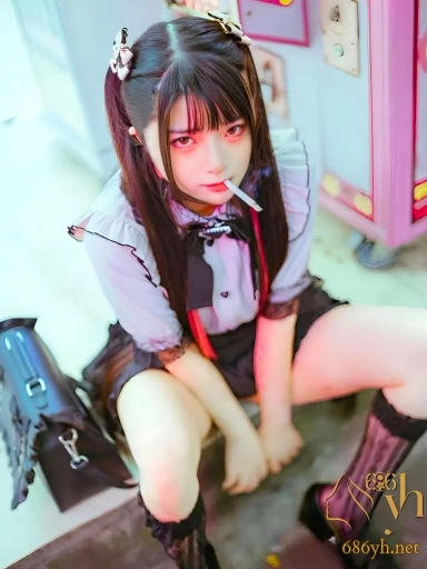 推特COSER 落落Raku特辑！极品女神反差妹 萝莉造型 私密影片 湿润嫩穴极其诱人 ！ 3