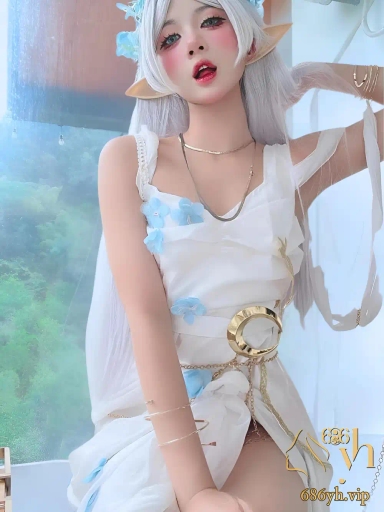 泰国福利姬 PoppaChan 身穿银白神官袍 身材纤细曲线勾魂 反差骚货扭臀狂舞 1