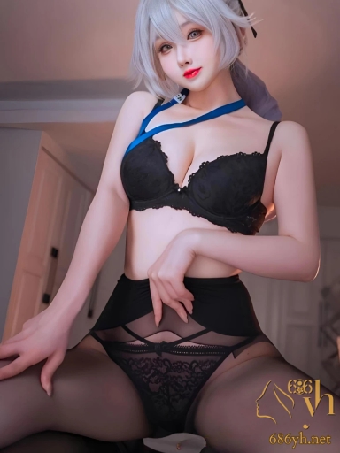 超纯美女网红 凉凉子 最新定制收费福利 白发制服胸大腰细 眼神妖媚勾魂摄魄！ 3