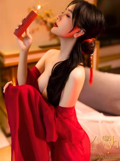 接着奏乐接着舞 国风美女献上一曲凤求凰 此时的一幕幕就能带你领略古时君王的乐趣！ 2