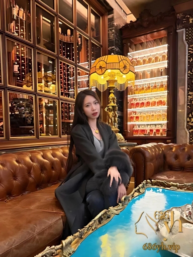 小红书旅游博主不雅视频 表面高冷显贵私下疯狂吃鸡 传统位打桩爆操淫叫连连 1