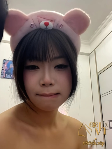 06年精神小妹下海大秀 穿黑丝吊带被猛泻火 全方位激战场面反差感爆棚！ 2