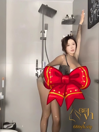 快手巨乳少妇 臻妮 轻熟女上演骚舞湿身诱惑 史诗级大雷抖胸狂扭！ 3