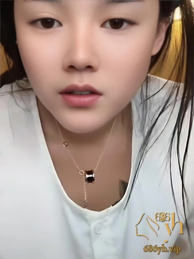 快手网红 直播走光闪现合集 真空睡衣下的粉嫩美乳 带你领略转瞬即逝的风光！ 3
