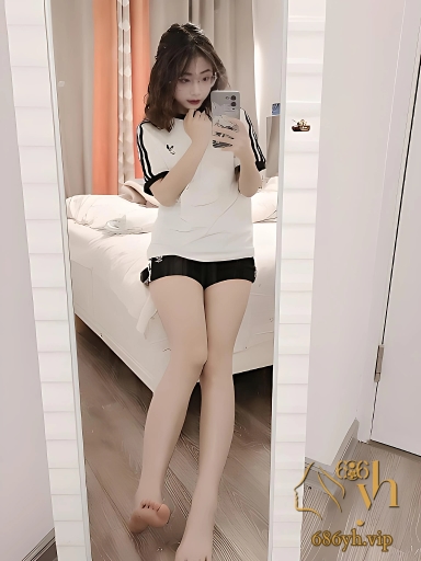 抖音网红 小L锦鲤附体 付费福利 眼镜婊自慰反差至极 脸穴同框特写喷水 3