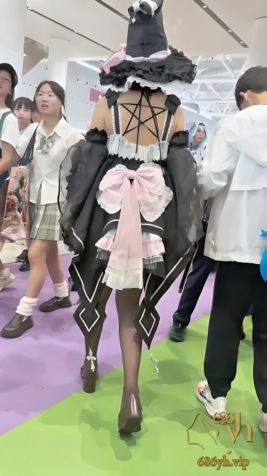 漫展抄底黑丝洛丽塔美女 长腿辣妹美臀诱惑十足 内裤夹逼超级色气 2