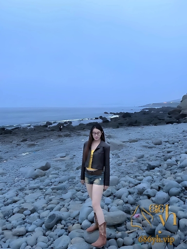 十个眼镜九个骚 江西武功山眼镜妹 赵艺欣 反差骚浪私密视频流出 太会玩了！ 1