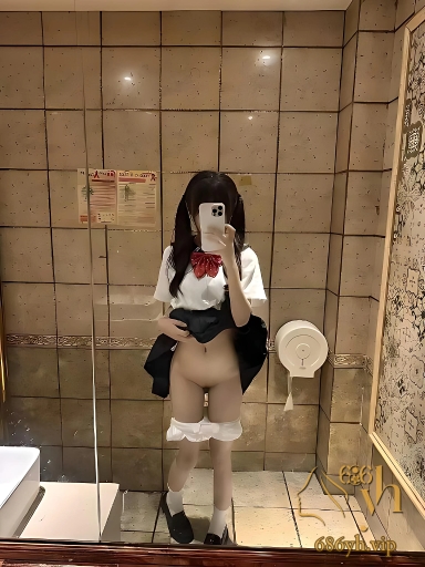 推特少萝 萌混过关 金主定制福利 芊指轻挖湿润美鲍 动听呻吟酥麻入骨！ 3
