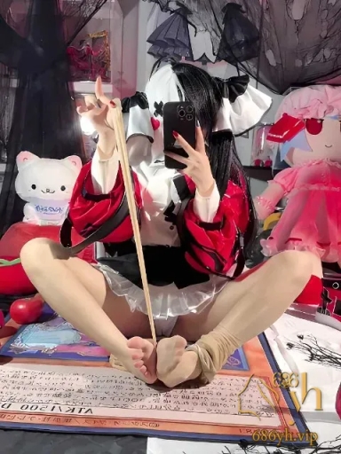 二次元女神 白栎Shirly 化身异环安魂曲 娇小酮体裸足挑逗  模拟足交性感诱人 3