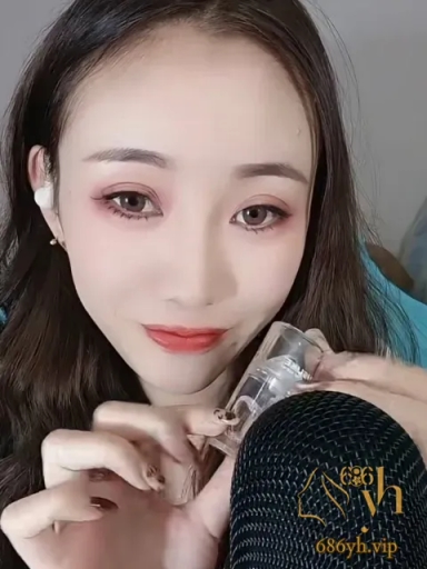 快手女主播 喵小咪 定制自慰私拍 玉指拨开布料探入湿穴 粉嫩被撑开春水直流 2