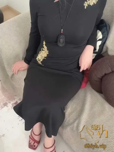 海角大神 奶子即正义 调教母狗婷婷 先狠操口爆 再邀兄弟3P享用无套内射 1
