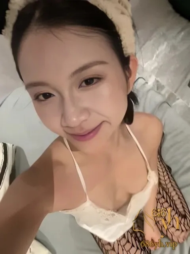 反差女主播 QMQM6 直播大秀 健美身材火辣撩人 跳蛋掰穴自慰 展示浓密黑毛无比淫荡！ 2
