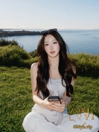 00后摄影师 徐婧瑄 线下约炮视频 被炮友贱卖片商 咬着丝袜被干到高潮！ 2