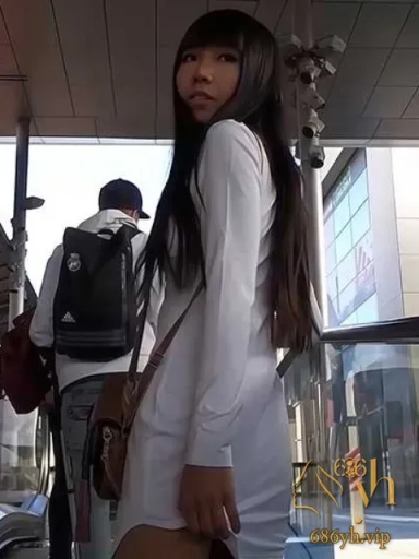 中日混血网黄 Littlesubgirl 在热闹超市当众露出 捡黄瓜插入后庭 自慰喷水太骚浪 1