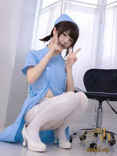 COS福利姬 十万珍吱伏特 大尺度写真 真空护士装展露肥美蜜穴各种姿势摆拍唤醒你的兽欲 2